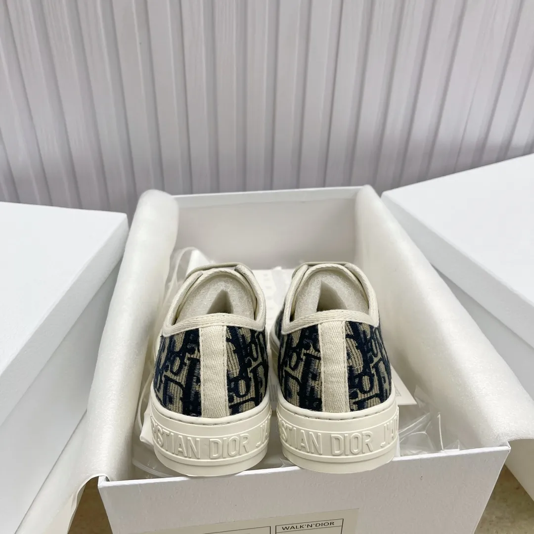 👟👟Ex-factory price 480👟👟 Women's shoes factory ready stock high quality Dior )Flat sneakers are made of fully embroidered iconic patterns💎💎♦️Top quality in the market🎗Breaking hot model in foreign counters🎗Non-market ordinary imitation version🎗🔳The fabric is made of Italian🇮🇹imported fabric❗️Embroidered upper, original mold injection Logo frosted five-pointed star outsole🔳Inside imported lambskin + high elasticity injection molding mold Logo foam pads Number of yards: 35 to 42
